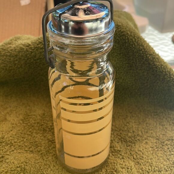 Wheaton vintage pepper shaker, excellent condition. 7 high 3 wide. - Picture 4 of 5